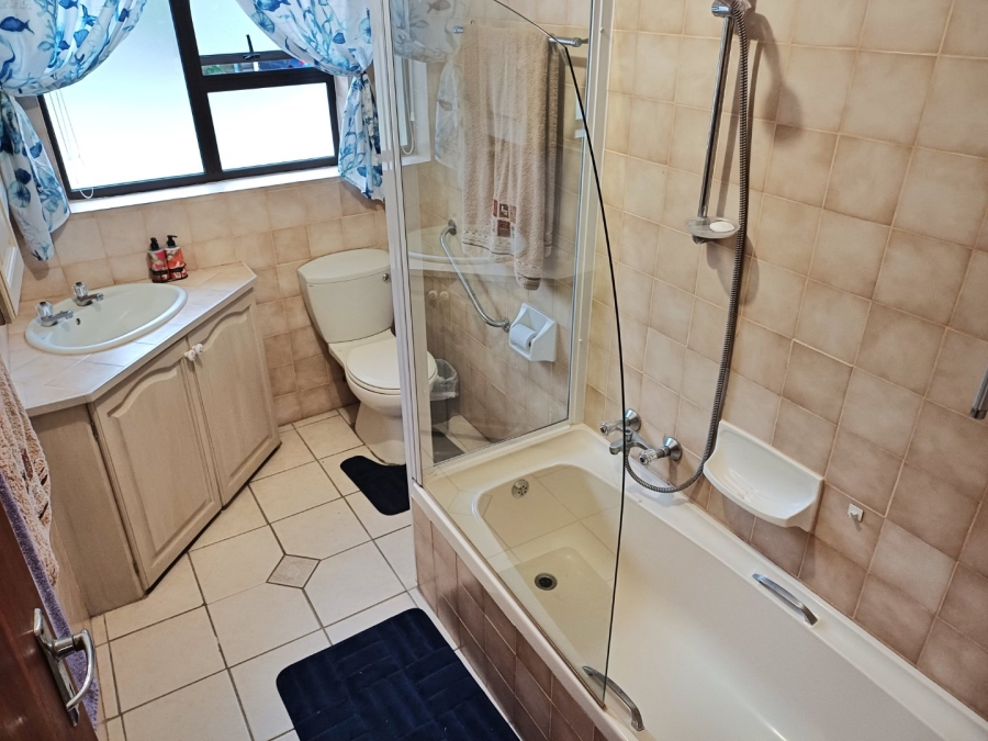 4 Bedroom Property for Sale in Reebok Western Cape